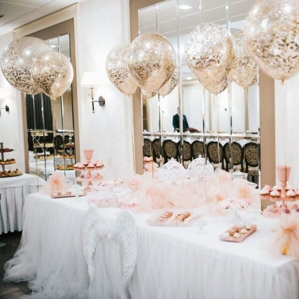 Isn't that an incredible looking Dessert Table? Add this to your wedding decoration and make everyone envious.